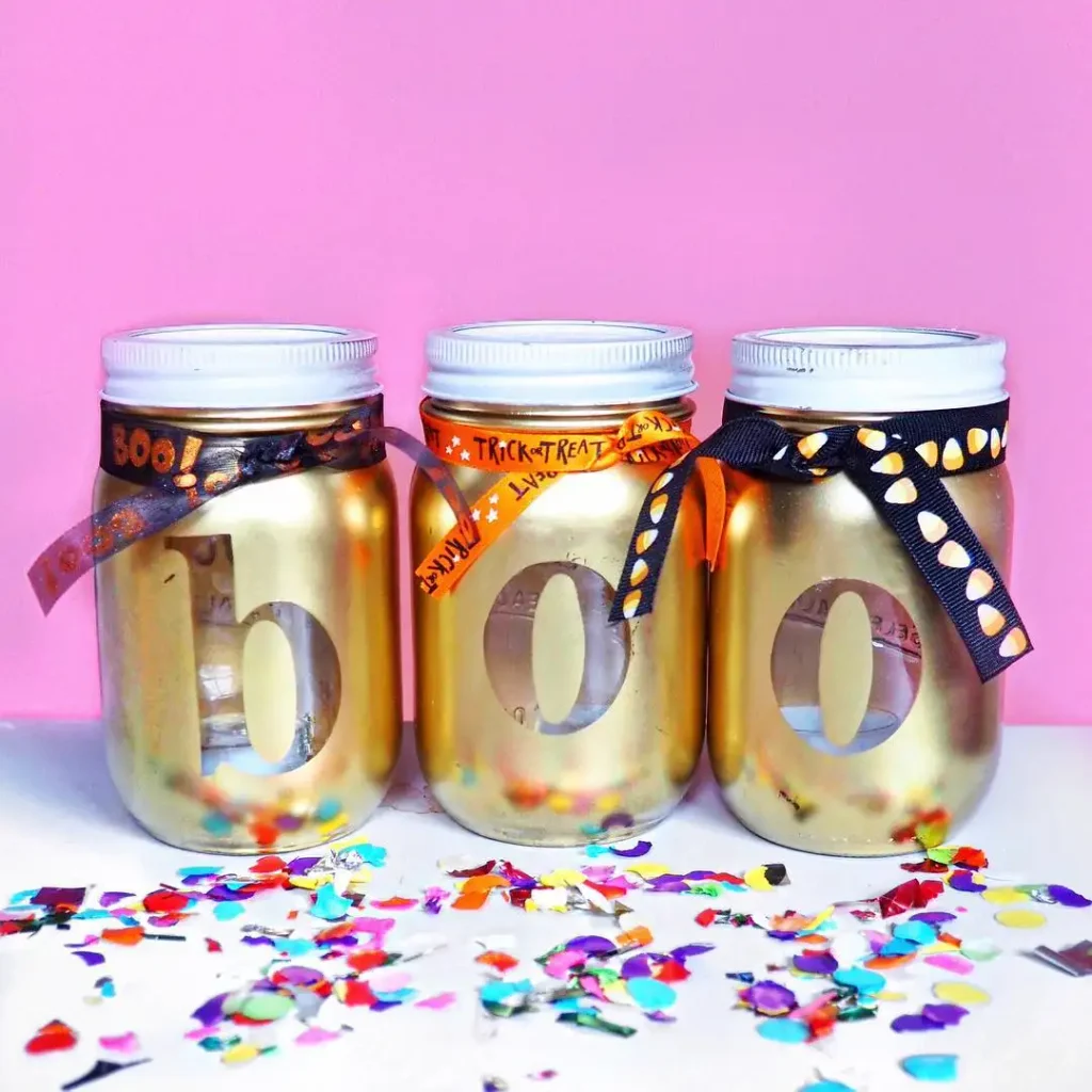 DIY Spooky Mason Jar: 23 Ideas That Turn Empty Glass Into Halloween Magic 15 elainechaya 1476197932