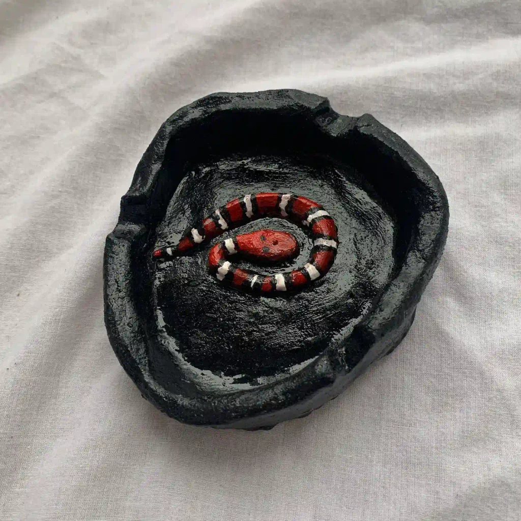 17 DIY Clay Ashtray Ideas That Look Way Too Good to Hide in a Drawer 8 hardclaysnight 1613310755