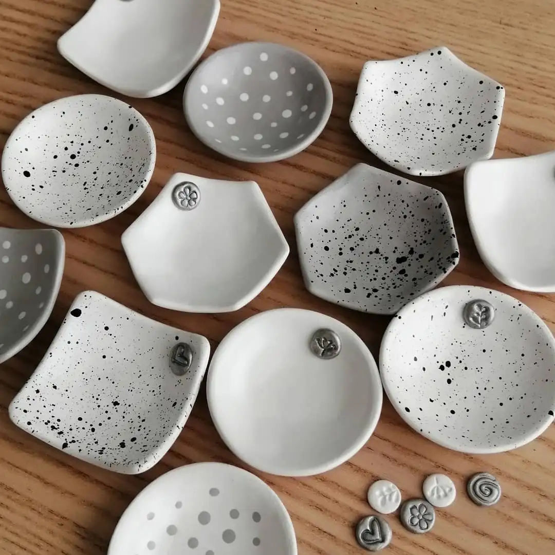 DIY Clay Jewelry Dish: 13 Ideas That Look So Chic 6 karens modern miniatures 1599408077