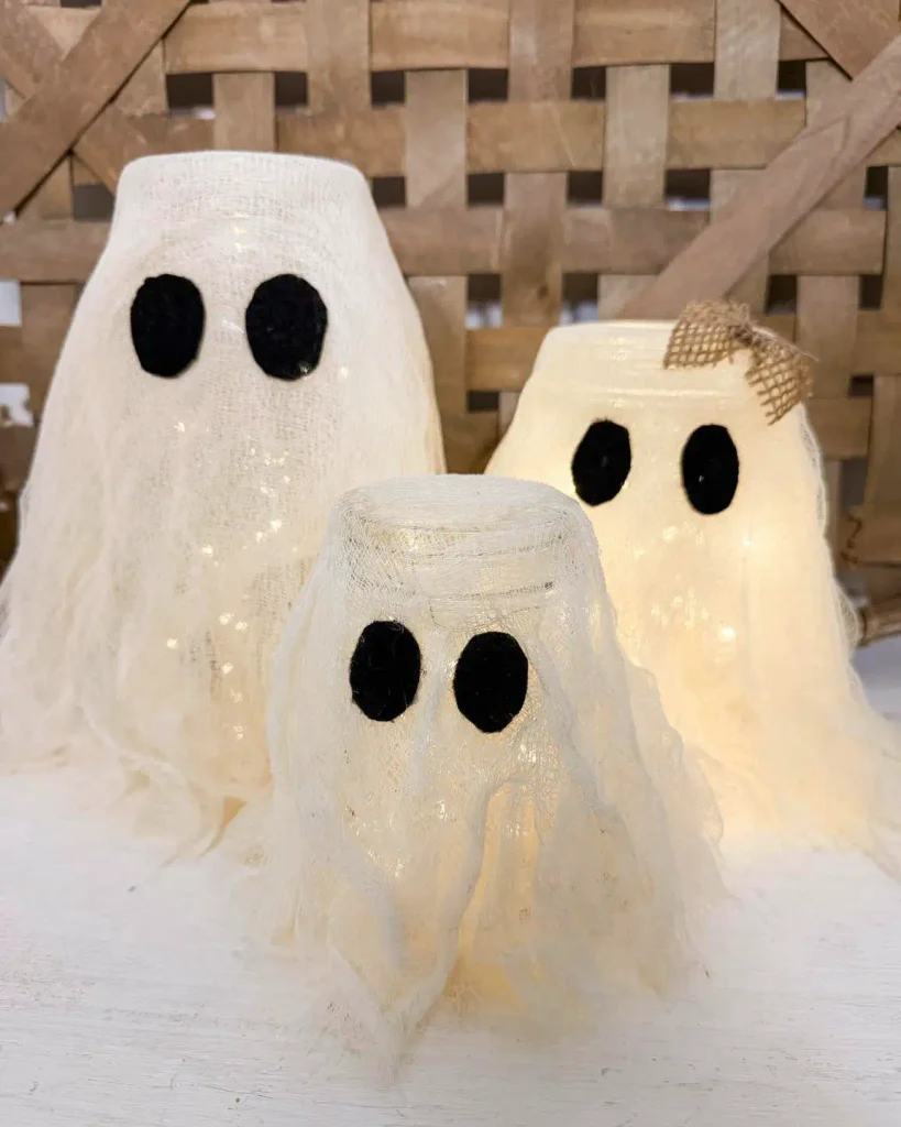 DIY Spooky Mason Jar: 23 Ideas That Turn Empty Glass Into Halloween Magic 23 kristyscraftroom official 1786709441