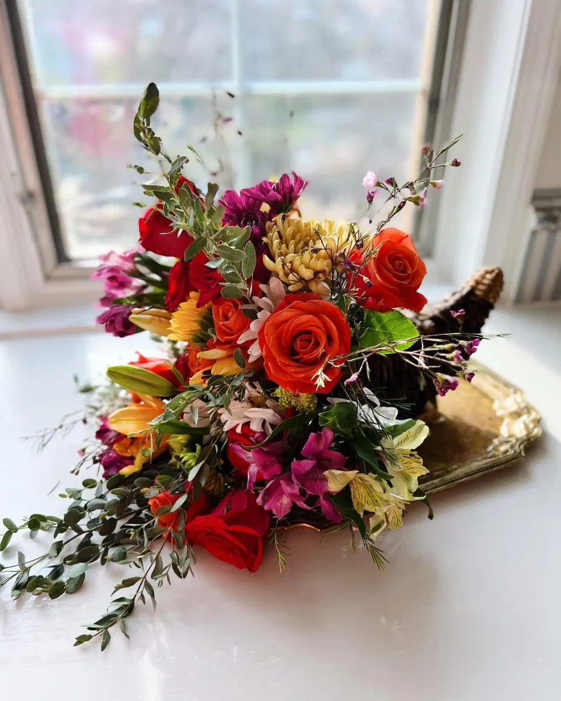16 DIY Cornucopia Ideas That Turn a Basic Basket Into the Star of Your Fall Table 14 larahinga 1669239032