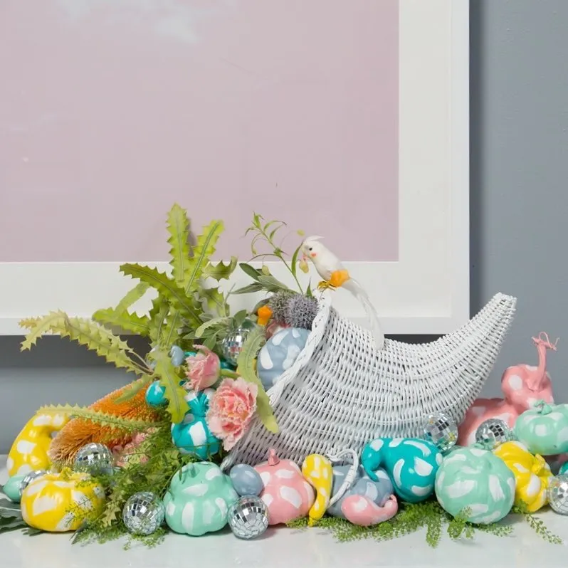 16 DIY Cornucopia Ideas That Turn a Basic Basket Into the Star of Your Fall Table 11 ohjoy 1510889204