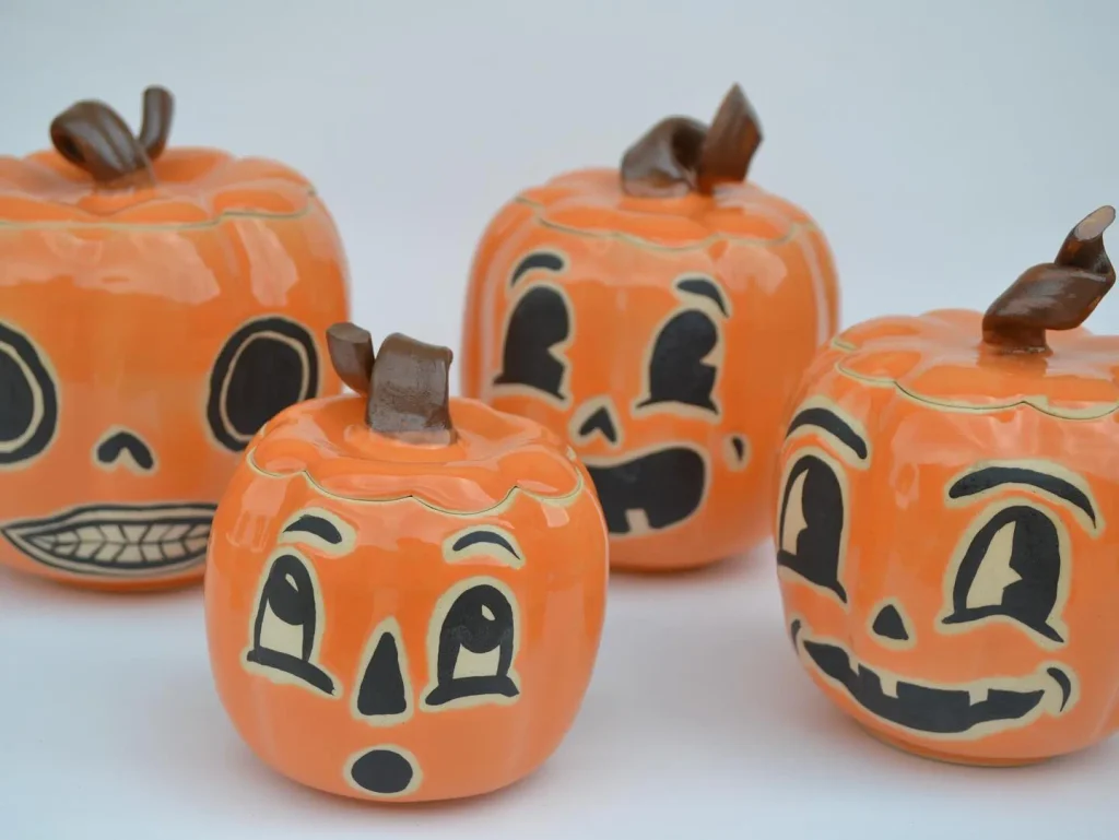 DIY Spooky Mason Jar: 23 Ideas That Turn Empty Glass Into Halloween Magic 13 potterybymak 1757165931