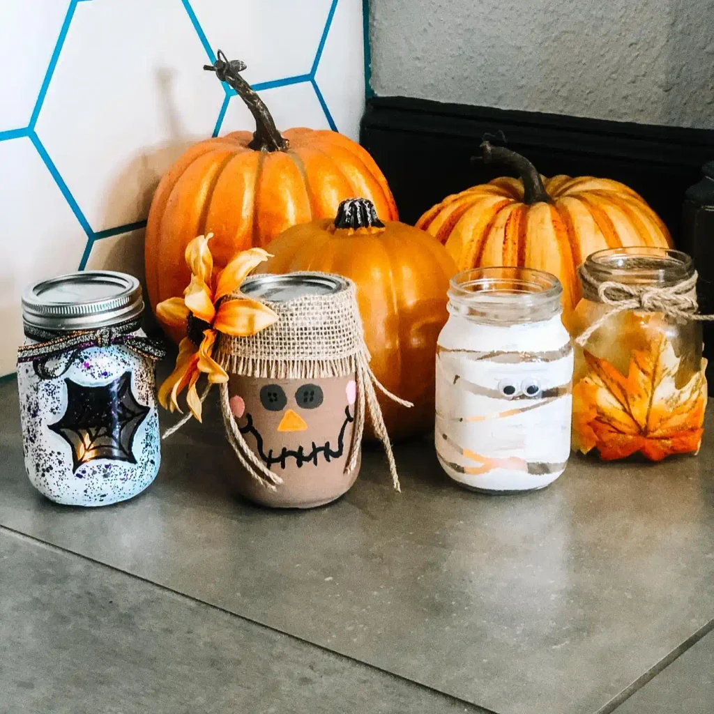 DIY Spooky Mason Jar: 23 Ideas That Turn Empty Glass Into Halloween Magic 3 thesocialonhovey 1602099779