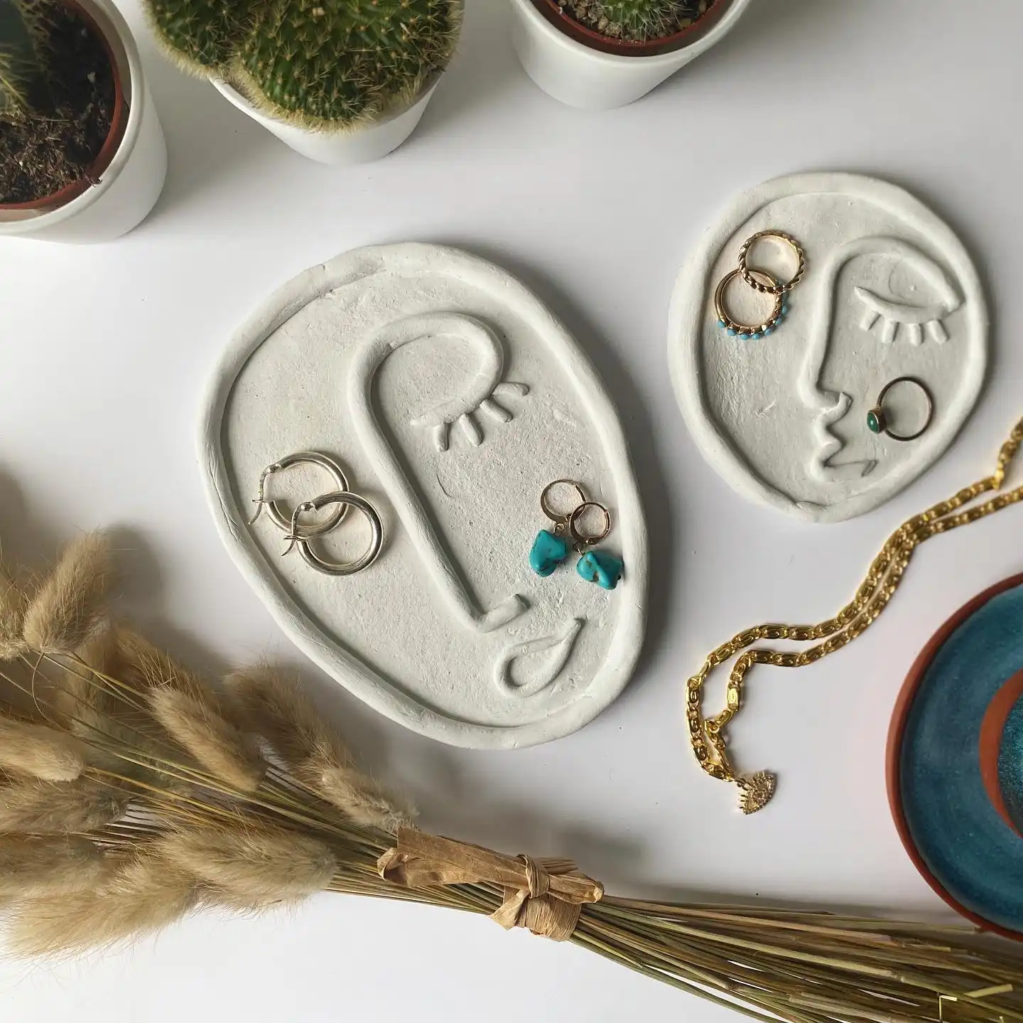 DIY Clay Jewelry Dish: 13 Ideas That Look So Chic 3 threadsandfeather 1607781255