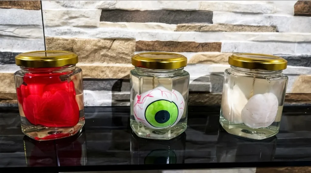 DIY Spooky Mason Jar: 23 Ideas That Turn Empty Glass Into Halloween Magic 10 velasaromaticascrg 1788147913